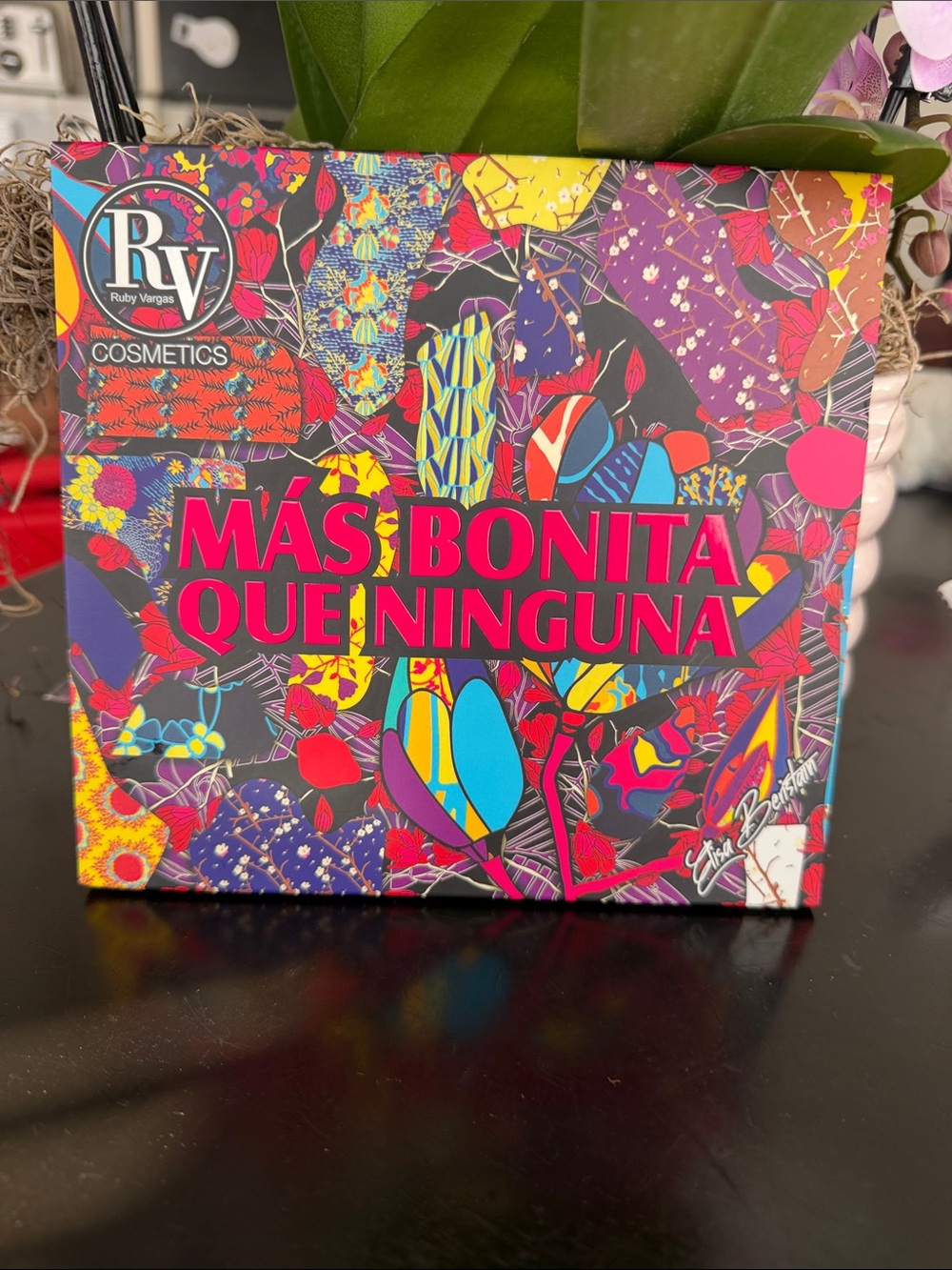 Ruby Vargas Más Bonita Que Ninguna Eyeshadow Palette - Vibrant Multi-Color